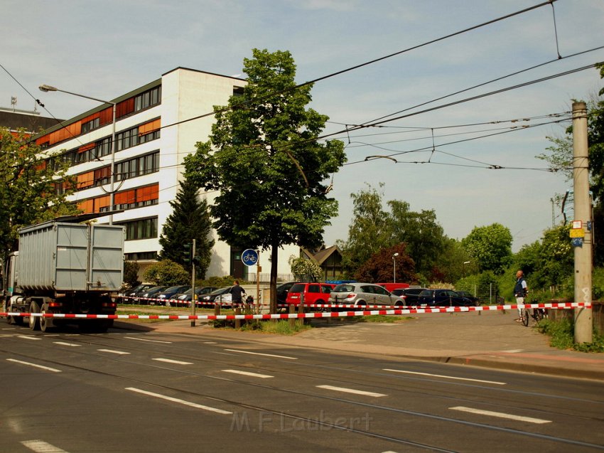 LKW riss Oberleitung ab Koeln Deutz Am Schnellert Siegburgerstr P048.JPG